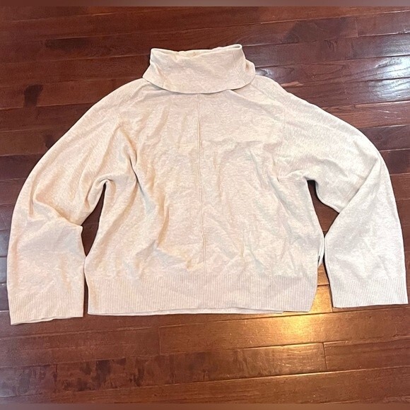 Banana republic oatmeal turtleneck crop sweater size medium - Picture 1 of 5